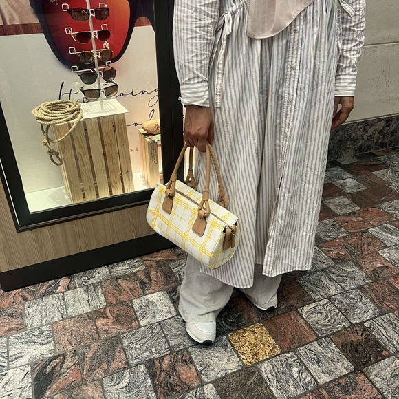 Burberry yellow check cotton canvas and leather barrel bag with COA - Picture 14 of 15